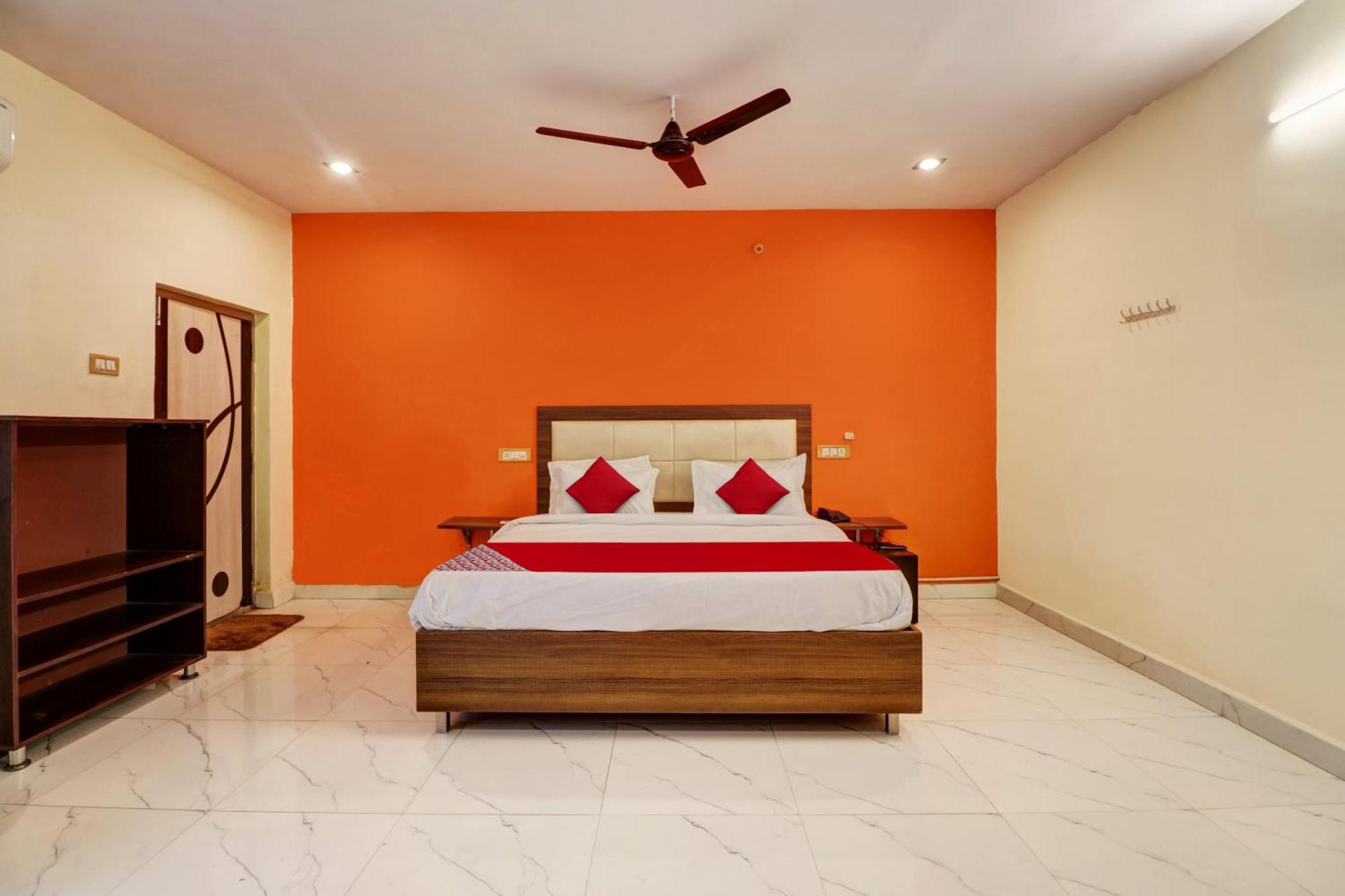Hotel O Happy Grand Hotel Gunadala Bagian luar foto