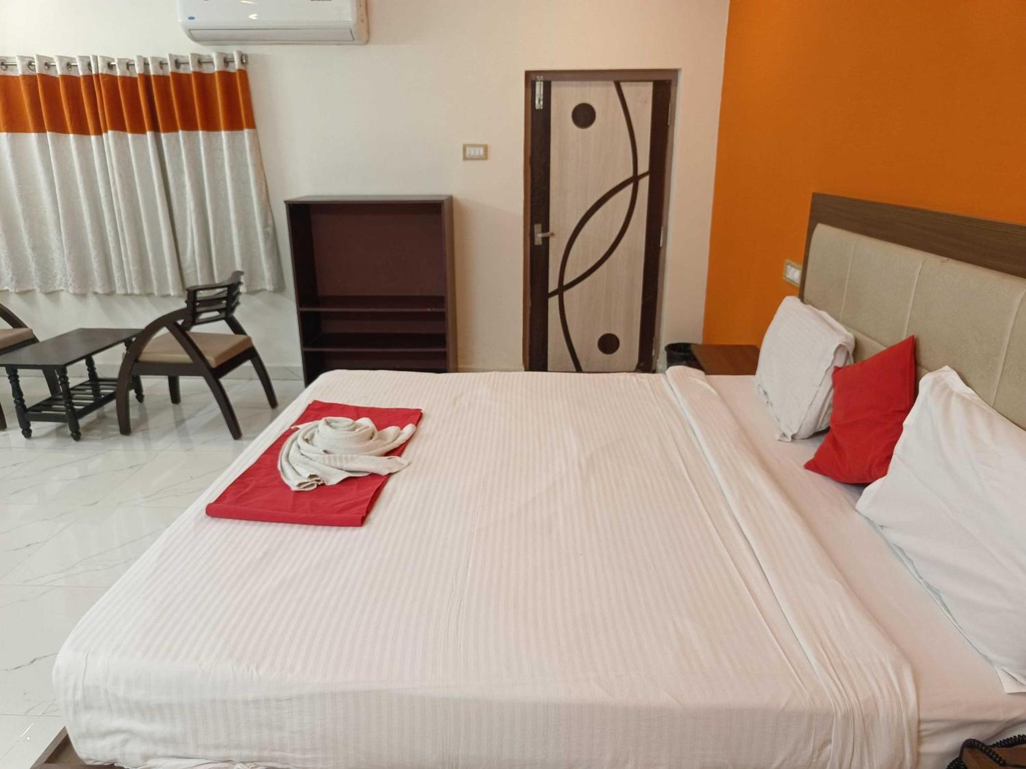 Hotel O Happy Grand Hotel Gunadala Bagian luar foto