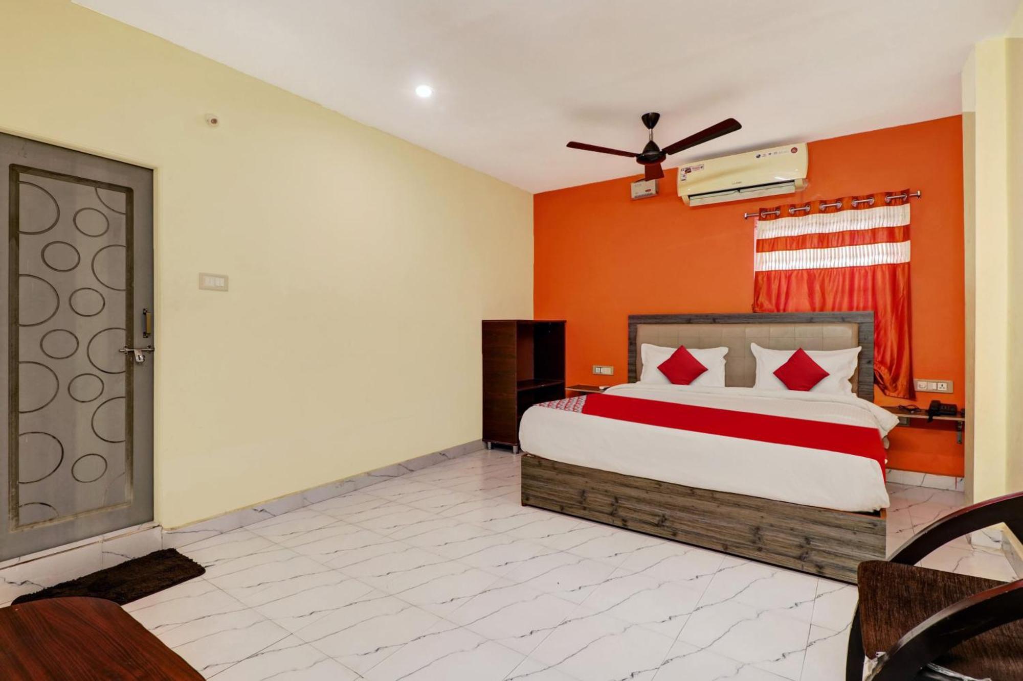 Hotel O Happy Grand Hotel Gunadala Bagian luar foto