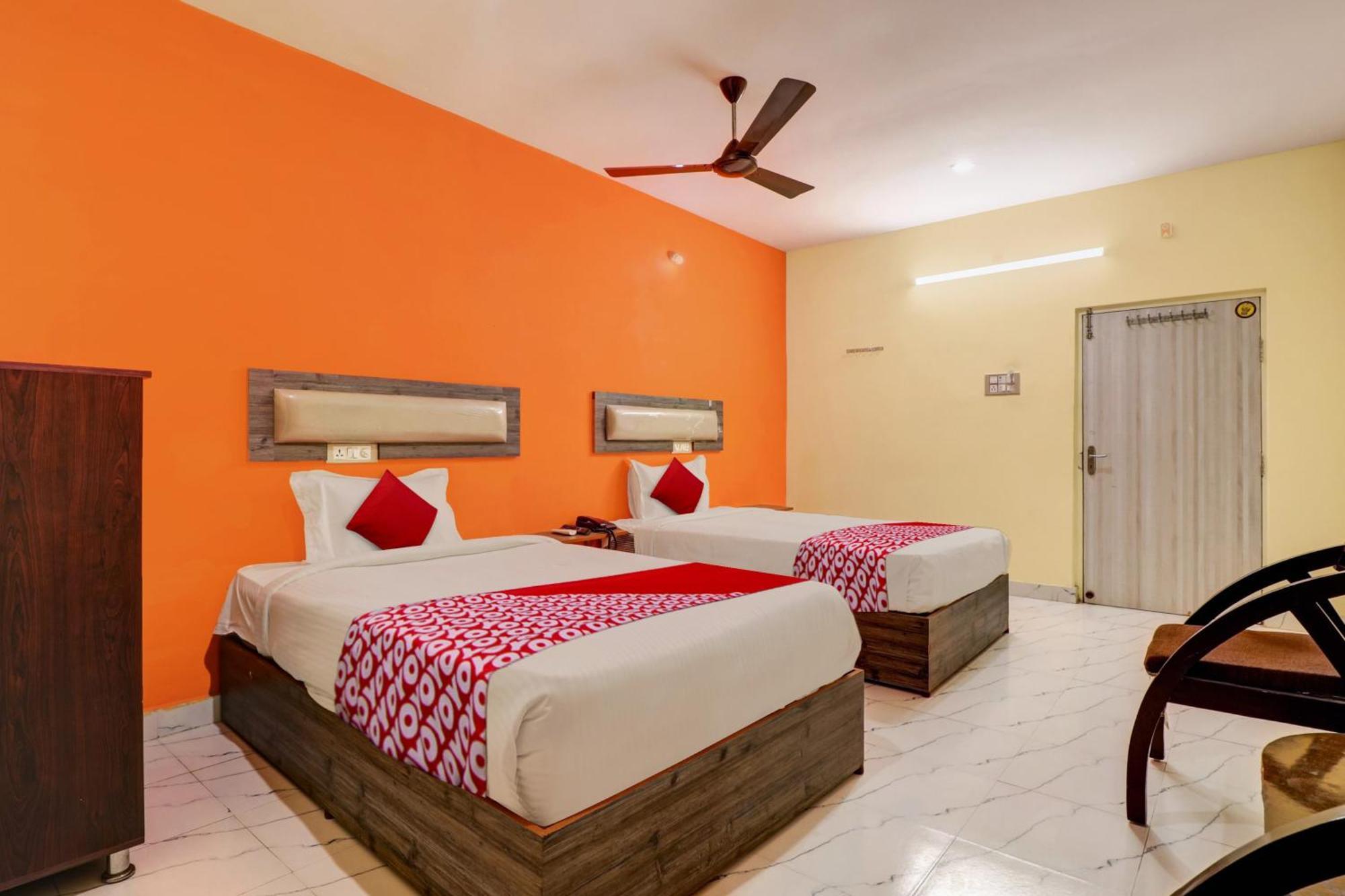Hotel O Happy Grand Hotel Gunadala Bagian luar foto